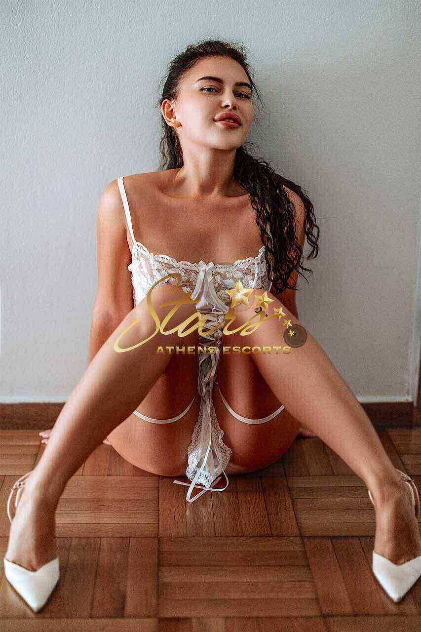 EMMA-ESCORTS-GIRL-TOP